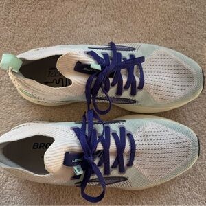 Brooks Levitate 5 Running Shoes - White and Blue